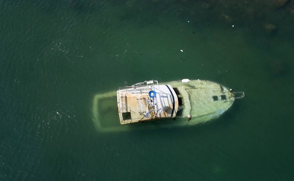 Sobrevuelo en un helicóptero Panther de la SEMAR, por el puerto de Acapulco donde se aprecia la magnitud de los destrozos que causó el huracán Otis. 
Foto: Valente Rosas/El Universal