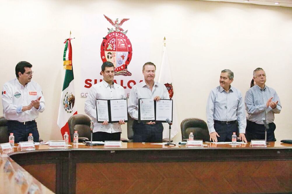 El gobernador Quirino Ordaz Coppel firmó el Convenio de Compromisos por el Blindaje Electoral con Héctor Marcos Díaz-Santana, titular de la FEPADE.