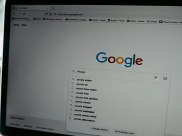 Google elimina referencias predeterminadas para Mes del Orgullo y Mes de la Historia Negra; afirma "no es escalable ni sostenible"