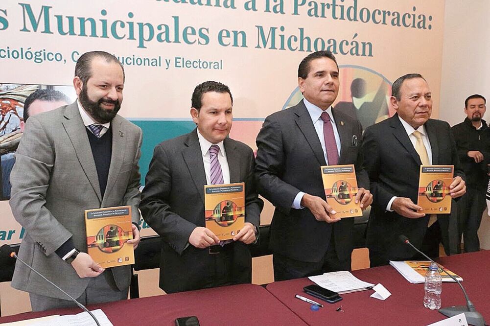 El gobernador Silvano Aureoles, durante la presentación del libro La infidelidad ciudadana a la Partidocracia: Elecciones Municipales en Michoacán