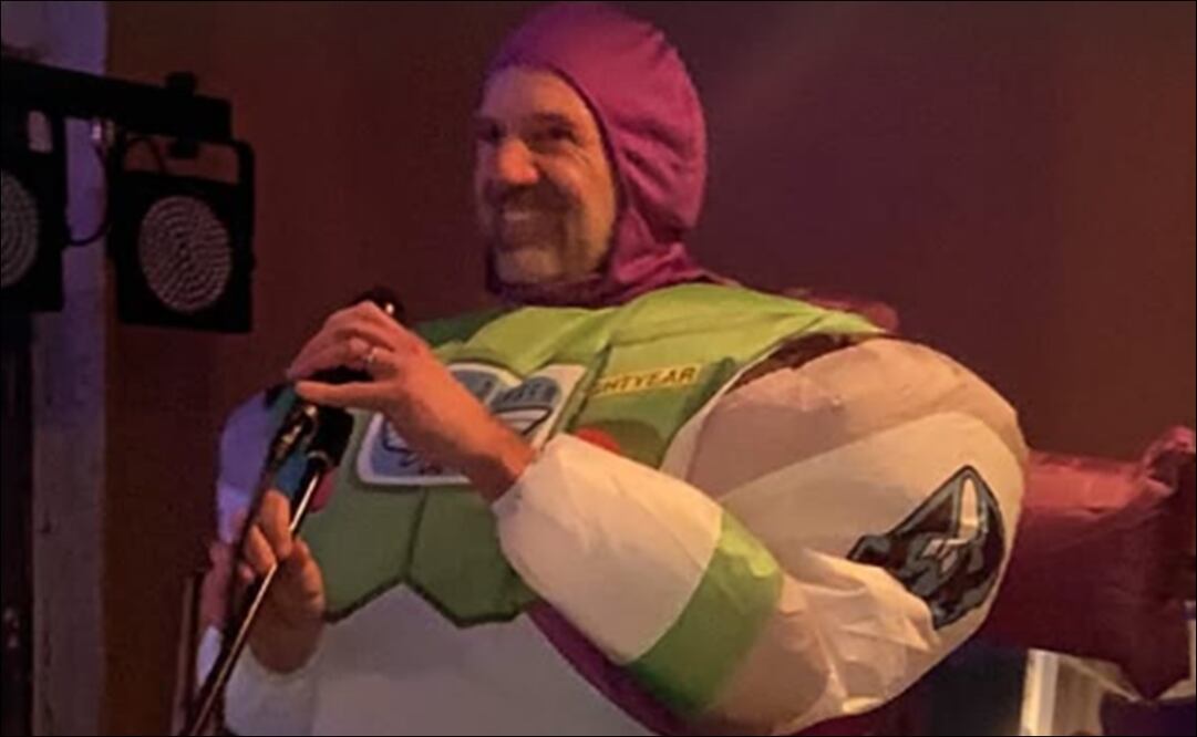 Adrian Newey aparece en fiesta disfrazado de Buzz Lightyear - Foto: Amanda Newey (Instagram)