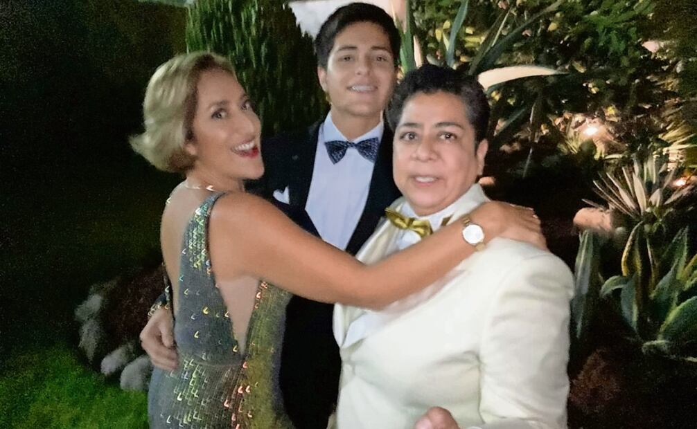 Diego asegura que sus madres le han ayudado a superar bastantes cosas y
que ha sentido un amor increíble dentro de su familia. Foto: Especial
