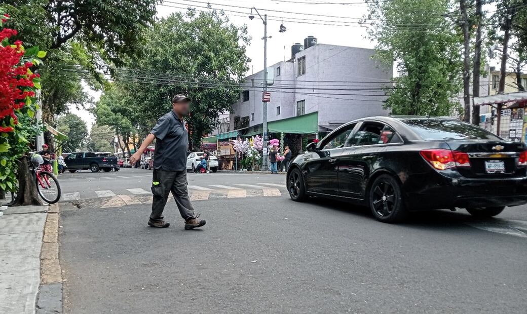 Desde 25 hasta 200 pesos es lo que puede llegar a cobrar un franelero en las calles de la alcaldía Cuauhtémoc. Foto: Gabriel Pano/EL UNIVERSAL