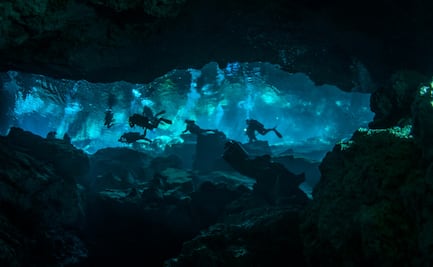 Buzos estadounidenses descubren cráneos humanos y vasijas en cenote yucateco 