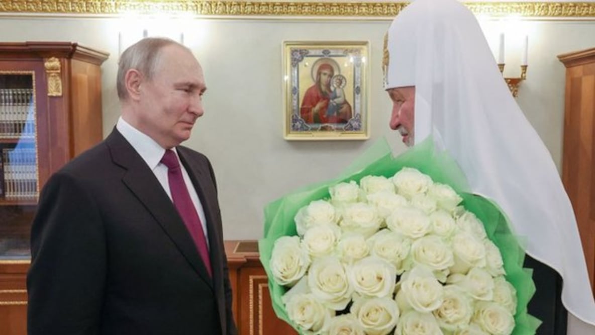 El presidente de Ucrania, Volodimir Zelensky, promulgó la ley que prohíbe las actividades de la Iglesia Ortodoxa ucraniana del Patriarcado de Moscú, durante mucho tiempo el principal culto del país.