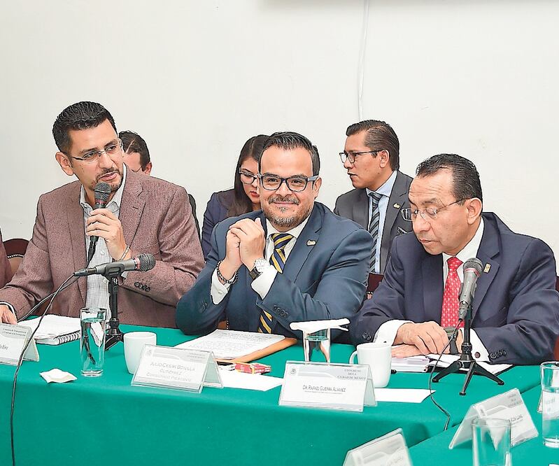 El titular del Info, Julio César Bonilla, al centro, presentó a la Comisión de Transparencia y Combate a la Corrupción el Informe de Actividades 2019. Foto: ESPECIAL