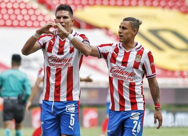 Jesús Molina y Cristian Calderón bajas de Chivas ante Rayados