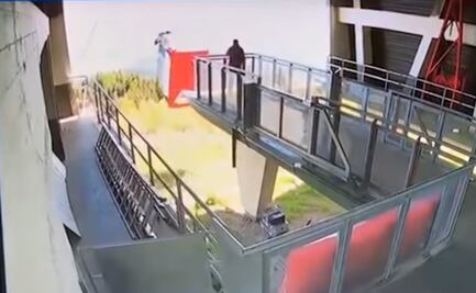 Video: Captan momento en que teleférico cae en Italia y deja 14 muertos 