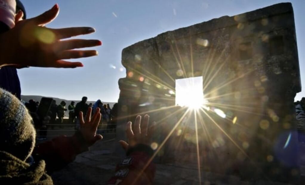 Ritos ancestrales reciben al Año Nuevo Andino en Bolivia