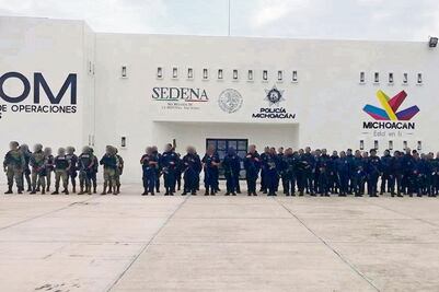 Trasladan a 38 municipales de Los Reyes a Morelia por investigación