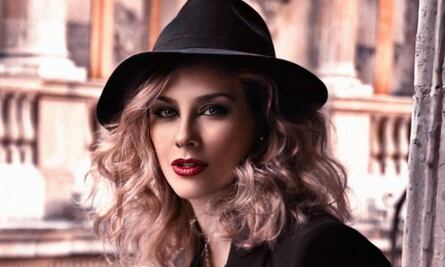 Aracely Arámbula presume su mini cintura en vestido de noche