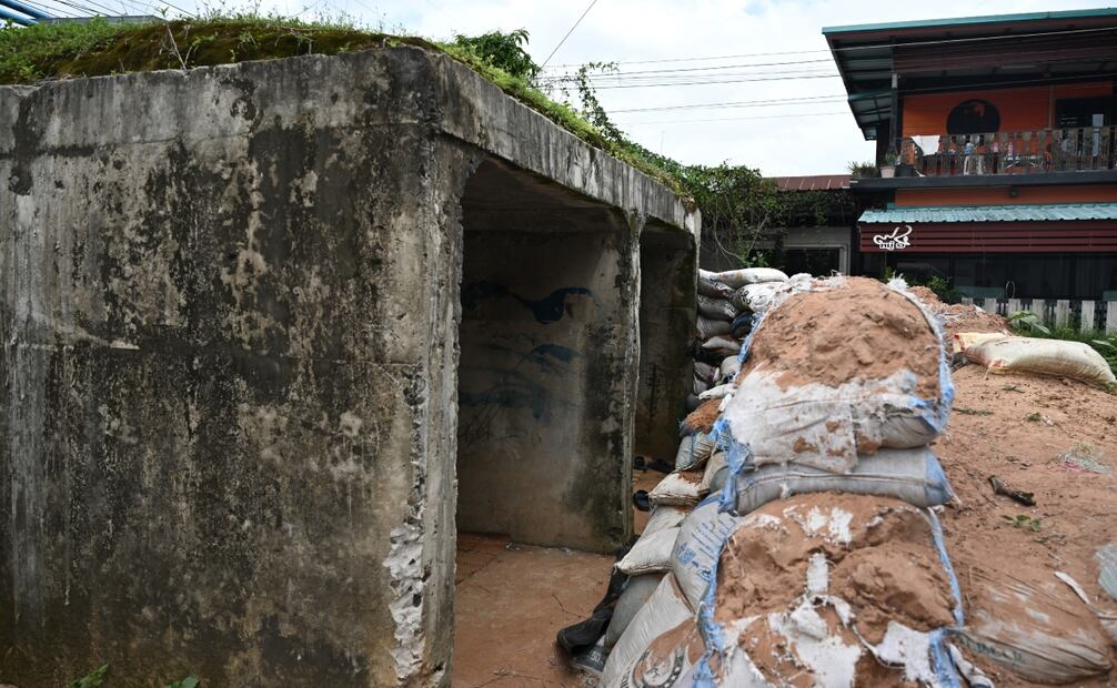 Vista de un búnker donde se refugian los aldeanos de la aldea de Ta Miang en el distrito de Phanom Dong Rak, provincia de Surin, Tailandia, el 25 de julio de 2025. Foto: EFE