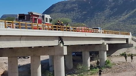 Rescatan a mujer en riesgo de caer de un puente vehicular de La Paz, BCS; queda bajo resguardo de las autoridades