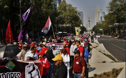 FOTOS: Marchan por Día del Trabajo; exigen cancelación de Afores y contra reforma a Ley del ISSSTE