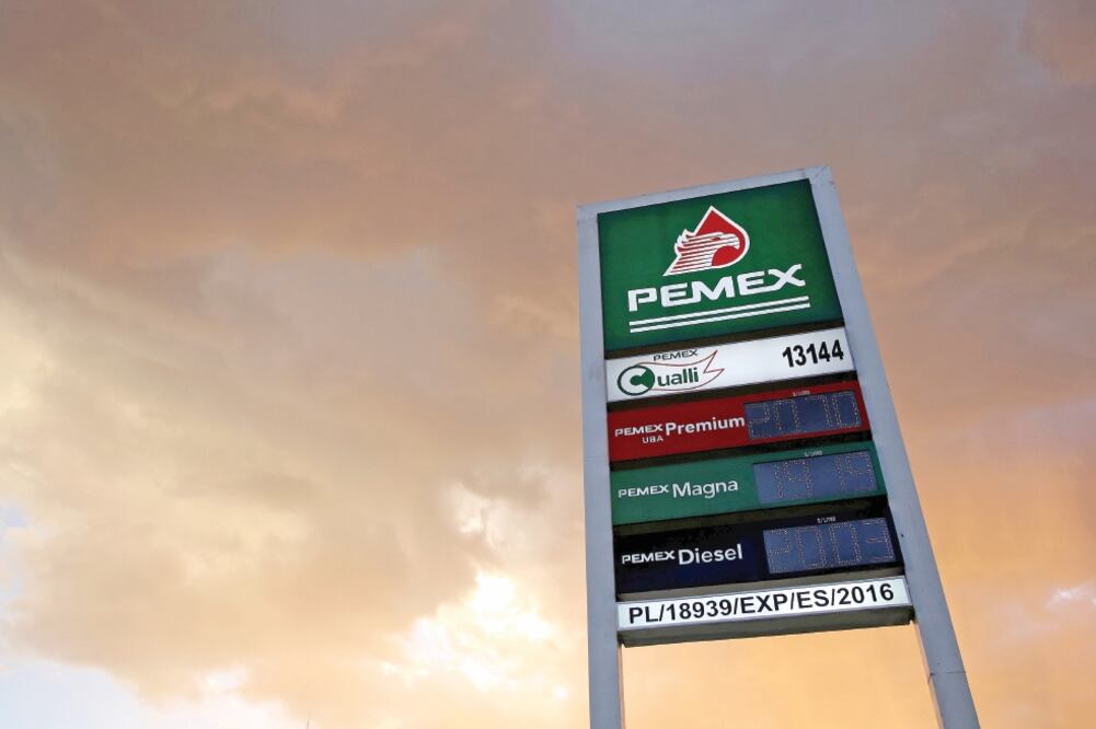 Proyecciones de Pemex indican que en 2020 la extracción de petróleo crudo va a superar la barrera de los 2 millones de barriles diarios. Foto: DANIEL BECERRIL. ARCHIVO REUTERS