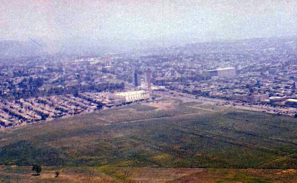 El Ejido de Oro, entre la avenida Lomas Verdes (arriba) y la zona del actual Parque Naucalli, Comercial Mexicana Bulevares y Las Torres. 1976.Foto: Archivo Fotográfico de Cd. Satélite en el Tiempo.