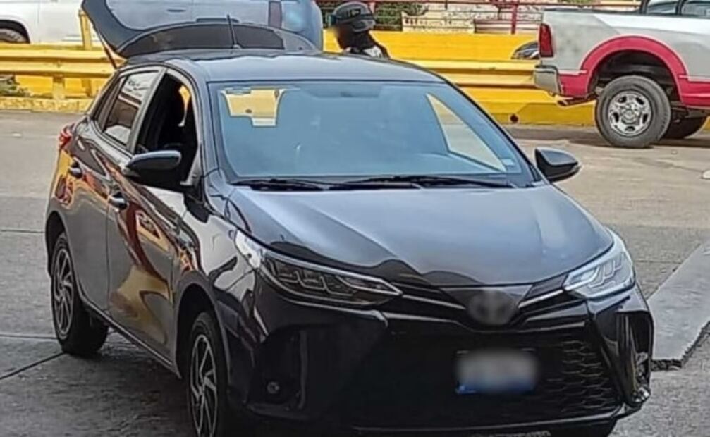 En caja de zapatos y llanta de refacción, sujeto intenta pasar material bélico de EU a México