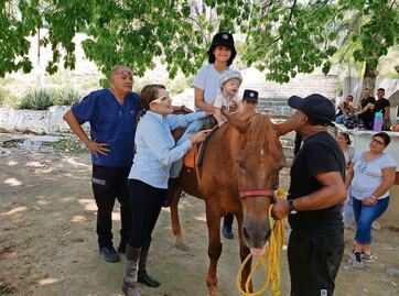 Equinoterapia: vínculo de amor que ayuda a menores con discapacidad