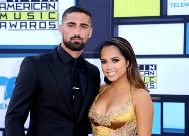 Becky G narra la divertida reacción de su abuelita cuando conoció a su "novio mayor"