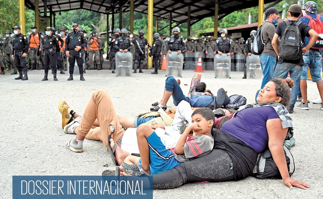 Migrantes hondureños, en su camino hacia México y Estados Unidos, en Poptun, Guatemala. Según expertos, uno de los intereses de Estados Unidos será detener la migración al menos en el Triángulo Norte de Centroamérica. Foto: JOHAN ORDONEZ. AFP