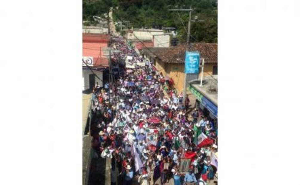 Aprovechan desfile para expresar demandas 