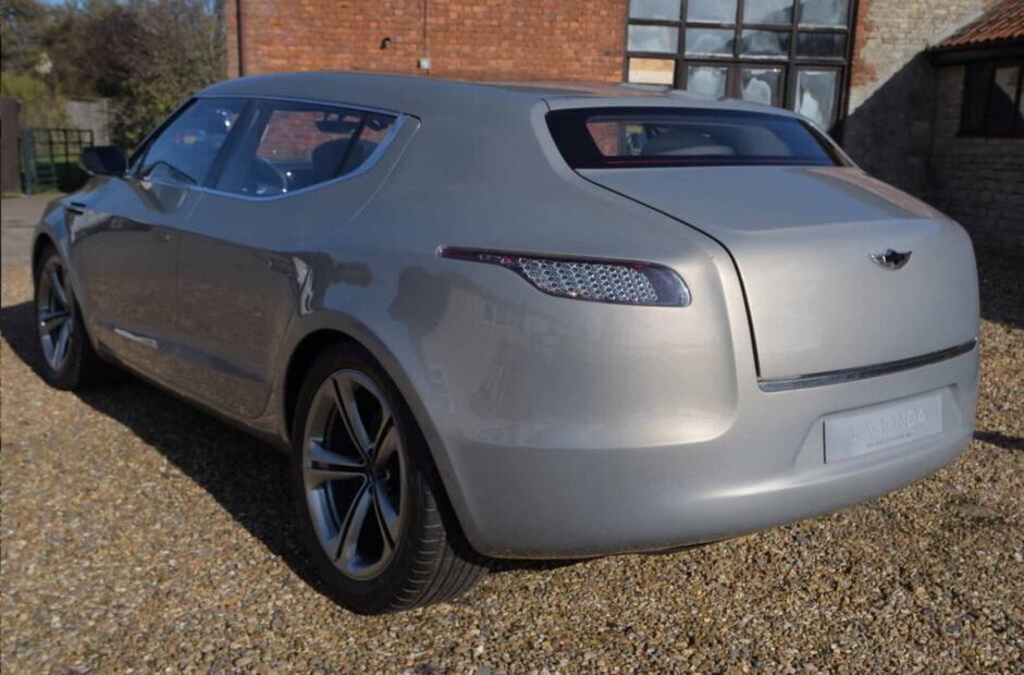 El concepto de la primer camioneta de Aston Martin será subastada.
Fotos: Collecting Cars