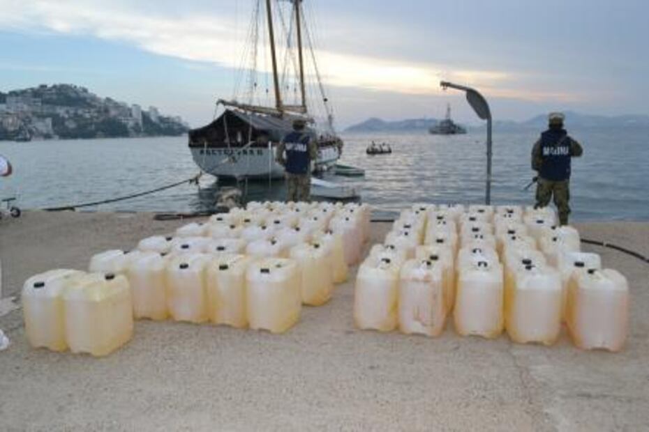 Marina asegura embarcación con droga y combustible en Guerrero