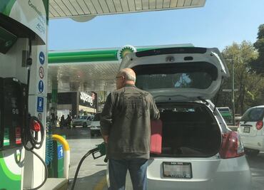 Desabasto de gasolina en CDMX genera compras de pánico