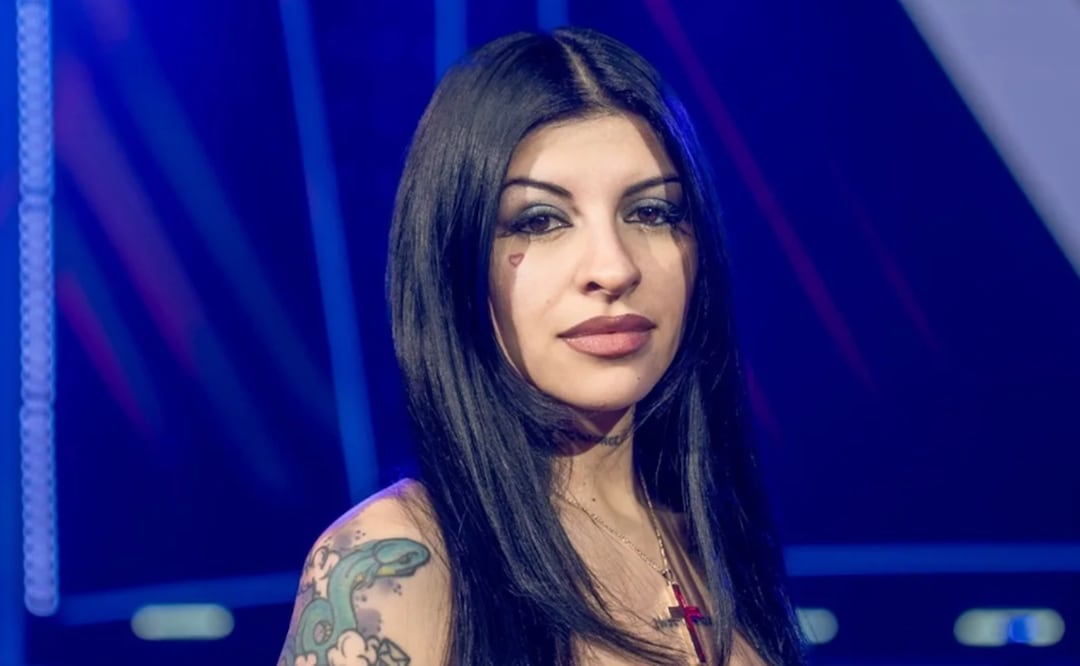 La cantante argentina Cazzu tuvo en encuentro con sus fans en México para promocionar su libro "Perreo, una revolución".