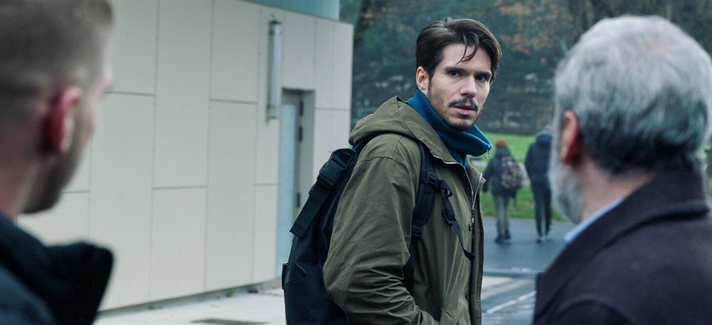 François Civil interpreta a Julien, un joven profesor homosexual de preparatoria./ ESPECIAL