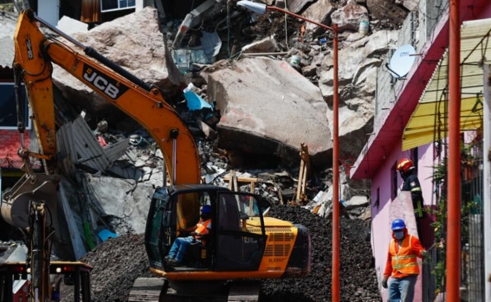 Romper una roca de 120 toneladas; así se rescataron los cuerpos de Paola y Dilan