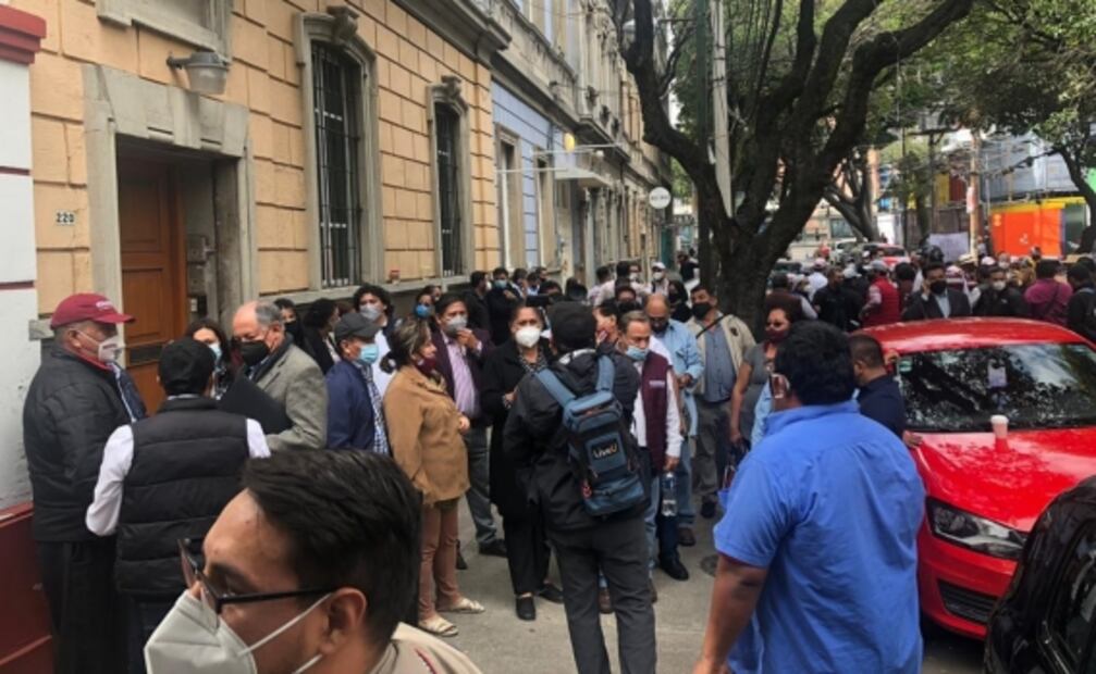 Aspirantes de Morena a gubernaturas ignoran sana distancia tras llamado de AMLO 