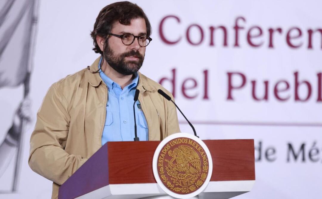 Alejandro Svarch, director general del IMSS-Bienestar durante la conferencia de prensa de la presidenta Claudia Sheinbaum Pardo desde Palacio Nacional (02/06/2026). Foto: Diego Simón Sánchez / EL UNIVERSAL