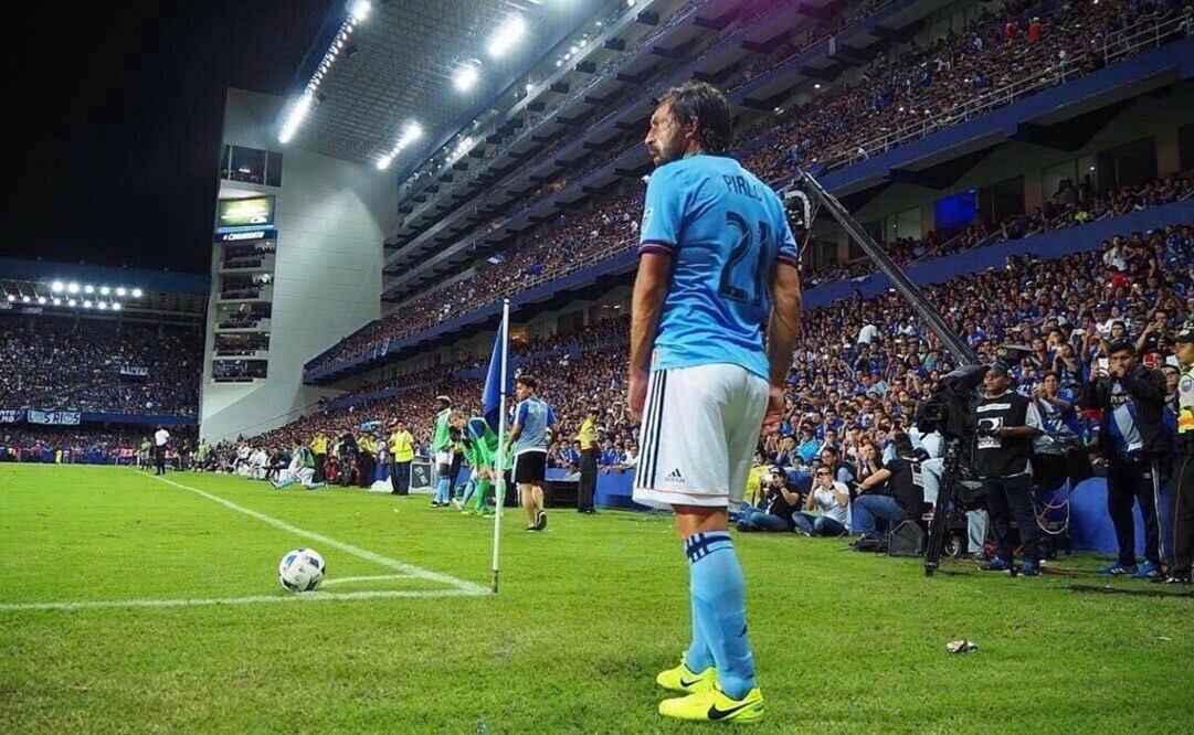 Twitter (@Pirlo_official) Andrea Pirlo durante un juego amistoso del