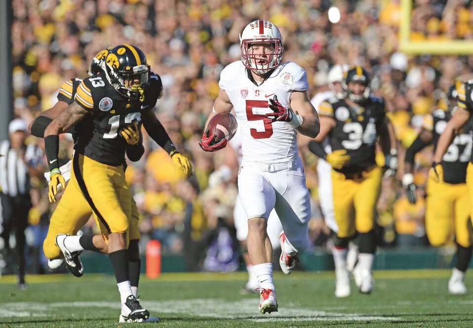 Christian McCaffrey (5) fue una pesadilla para la defensiva y equipos especiales de los Hawkeyes (RICHARD MACKSON. USA TODAY SPORTS)