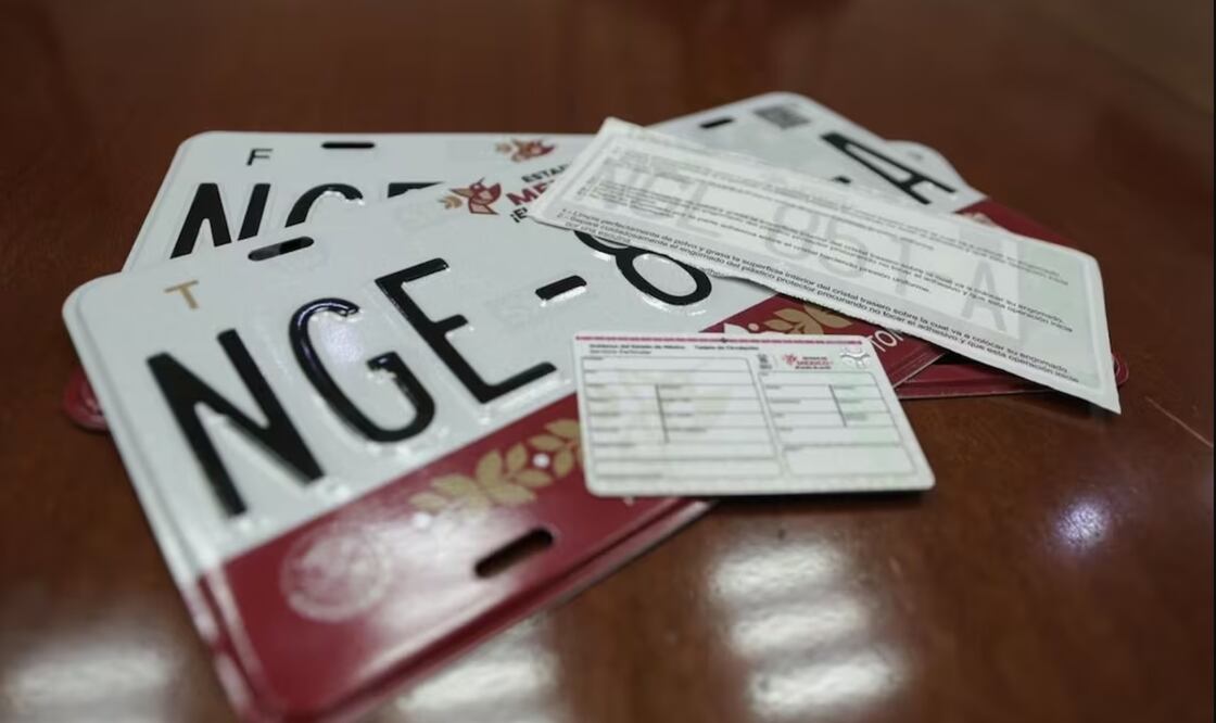 Te decimos qué significa que un auto tenga “doble placa”. Foto: Jorge Alvarado/EL UNIVERSAL