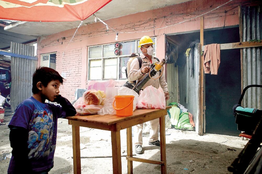 Las autoridades refuerzan los exhortos a la población a fin de que tome las medidas necesarias y se evite que los contagios del virus crezcan (ARCHIVO EL UNIVERSAL)