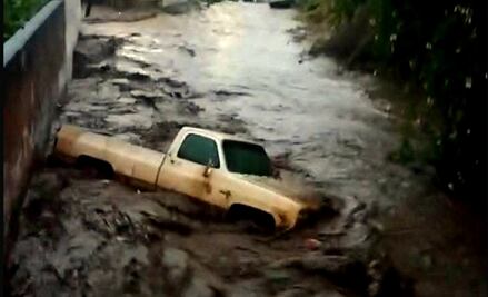 Lluvia provoca desbordamiento de canal en Tezontepec de Aldama, Hidalgo; hay severas afectaciones en casas y comercios