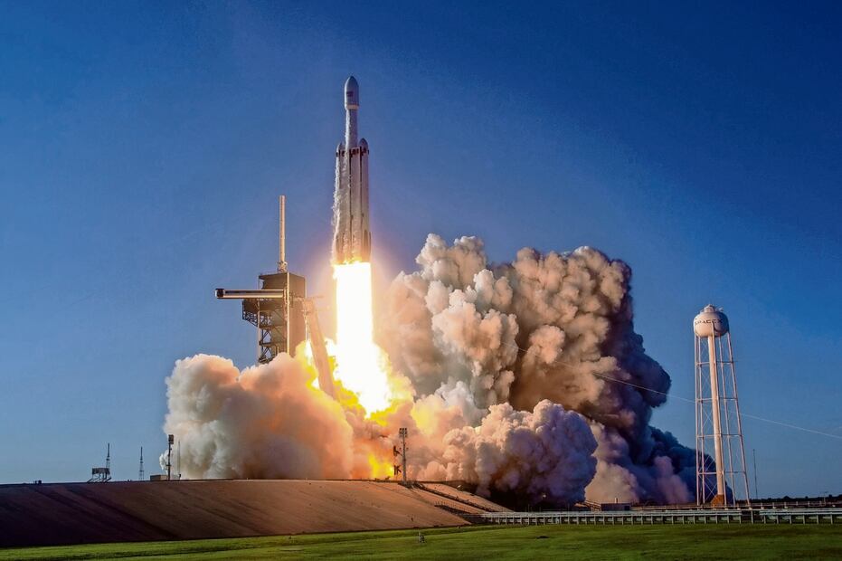 Elon Musk, propietario de SpaceX, llevó a cabo una misión espacial por primera vez con tripulantes civiles Foto: Especial 