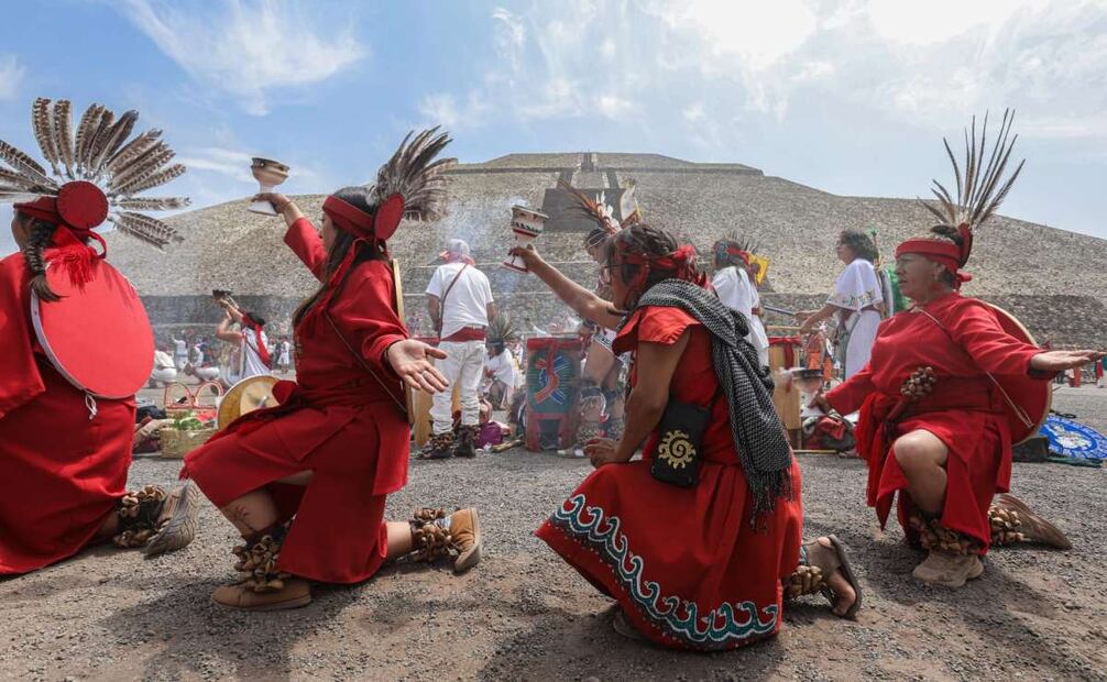 Bailes, rituales y turistas presentes  (20/03/2025). Foto: Gabriel Pano / EL UNIVERSAL