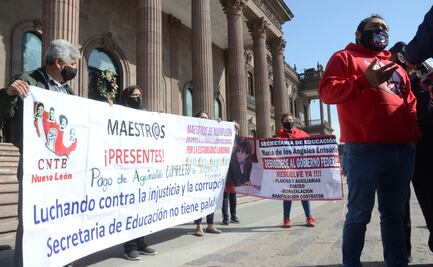 Maestros de Nuevo León protestan contra acuerdo con SNTE para diferir su aguinaldo