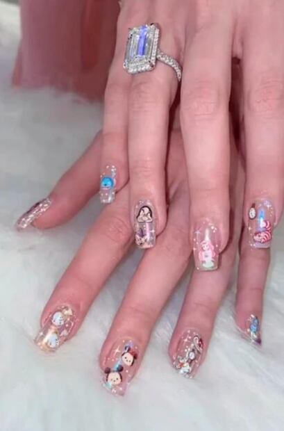 Belinda nos enamoró al lucir unas uñas con diseño kawaii