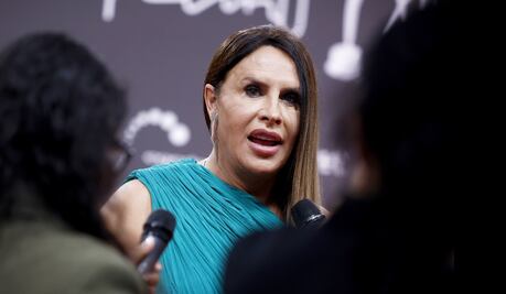 “¡Solo soy una actriz!”; Karla Sofía Gascón causa polémica tras reaparecer ante cámaras en videoclip