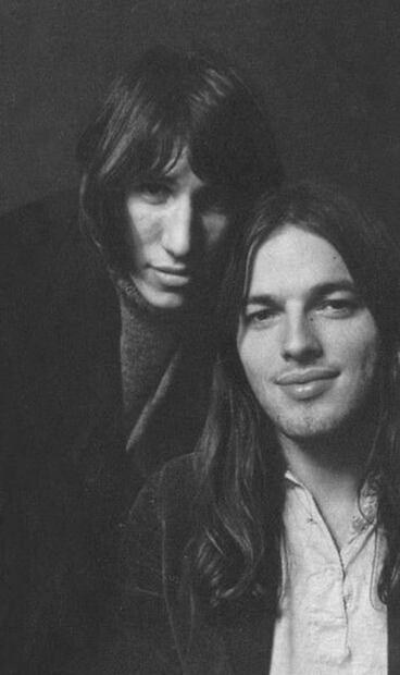 Esposa de David Gilmour acusa a Roger Waters de "antisemita", el músico se defiende 