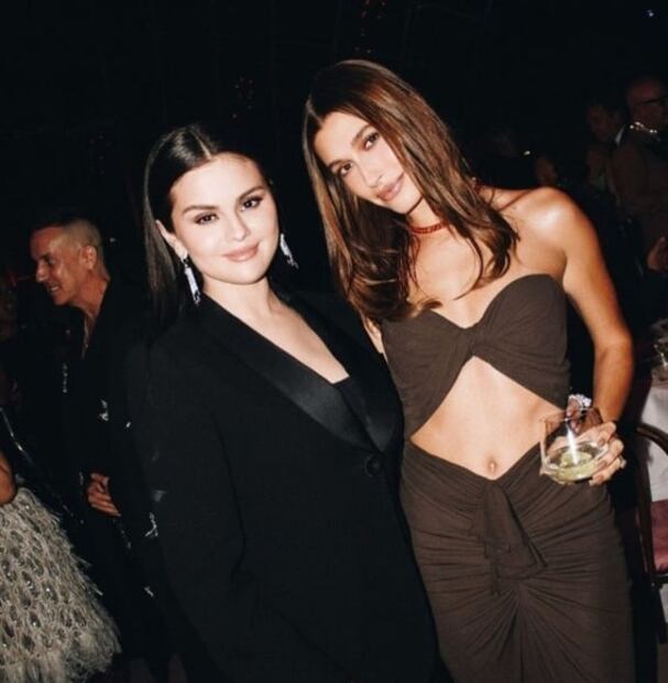 Selena Gomez y Hailey Bieber posan juntas por primera vez. Foto: Instagram