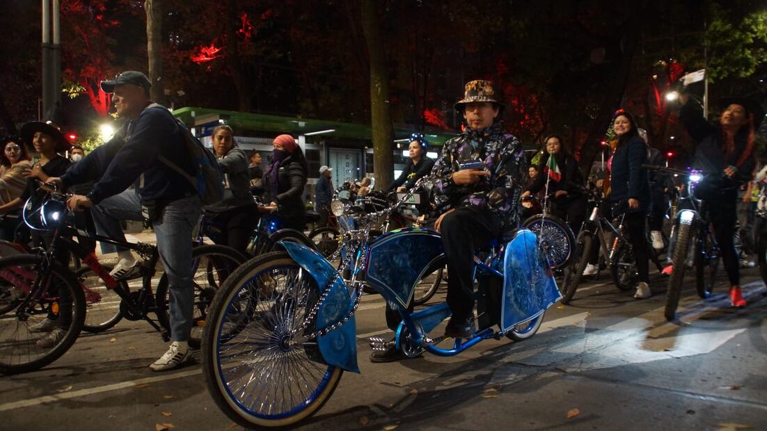 Paseo Nocturno Navideño en bici de la CDMX. Foto: X @MiBiciCDMX