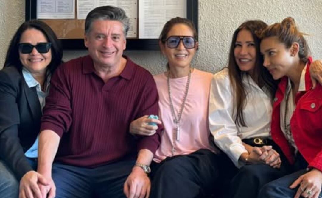 Yolanda Andrade, quien aparece en el centro de la foto, está en Estados Unidos atendiendo sus problemas de salud. Foto: Instagram marilemx