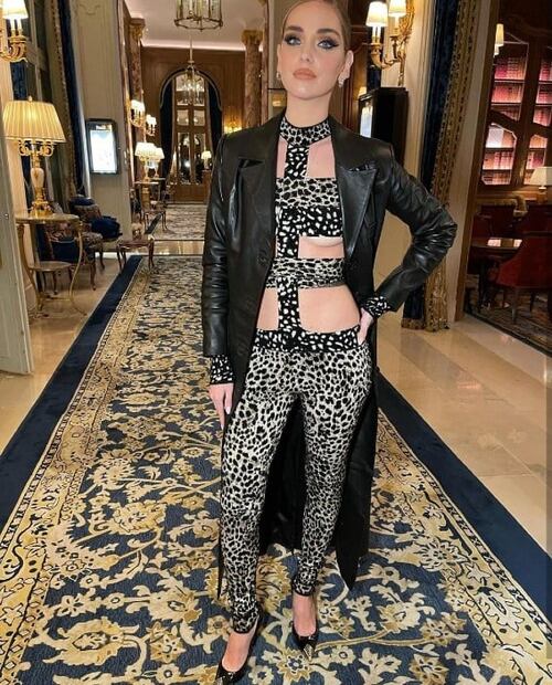 Chiara Ferragni luce el catsuit animal print más atrevido y sensual en París 
