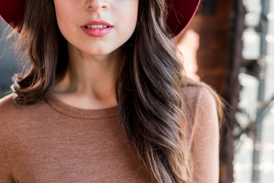 El corte de cabello en capas no se recomienda en personas con textura lacia. Foto: Freepik