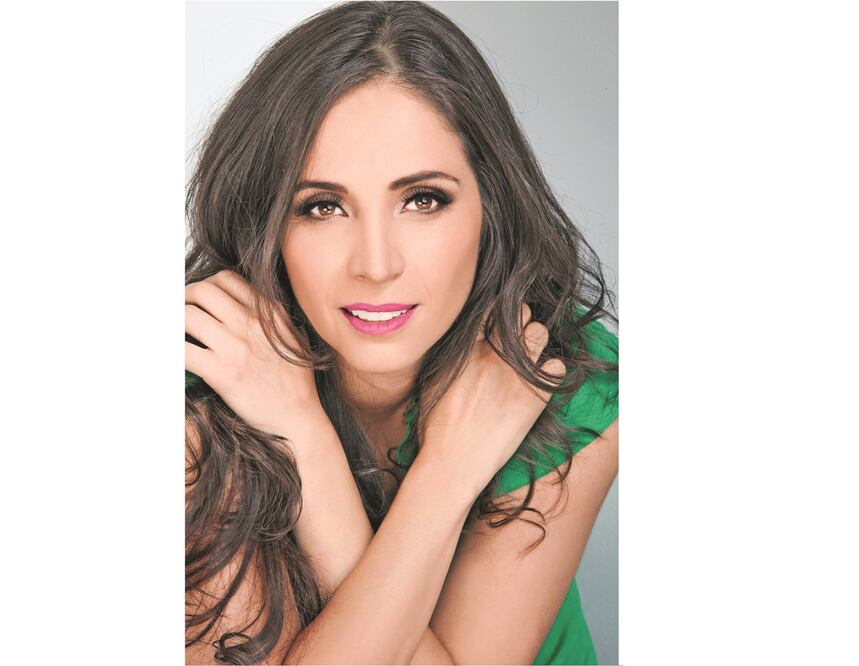 Está en el segundo trimestre de su embarazo, pero anda de un lado a otro. Foto/CORTESÍA